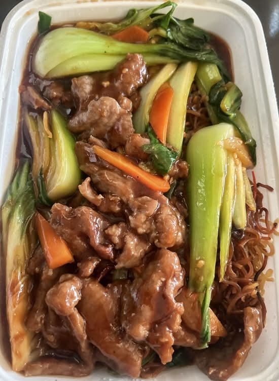 Beef with Veg Fried Noodle 时菜牛肉炒面